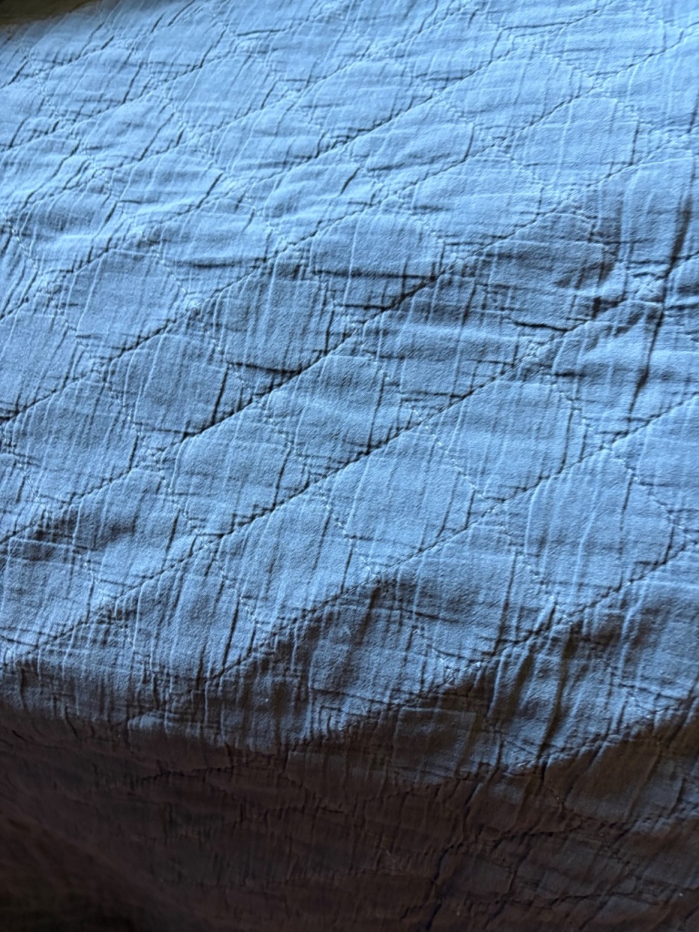 Hardly used Brooks Brothers lightweight Chambray quilt - Picture 4 of 8